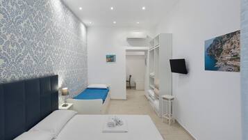 Silitysrauta/-lauta, Wi-Fi, vuodevaatteet