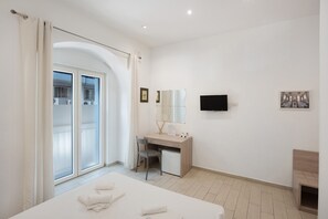 1 bedroom, iron/ironing board, WiFi, bed sheets - Stabia Exclusive Stay – Monica Suite (Castellammare di Stabia)