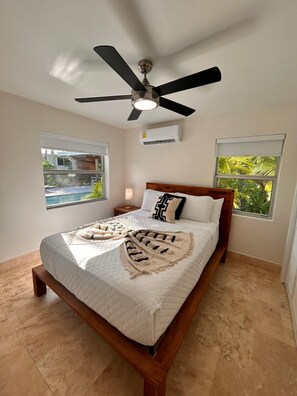 3 bedrooms, iron/ironing board, WiFi, bed sheets - Stylish Island Getaway Short Walk to Leeward Beach (Leeward Settlement)