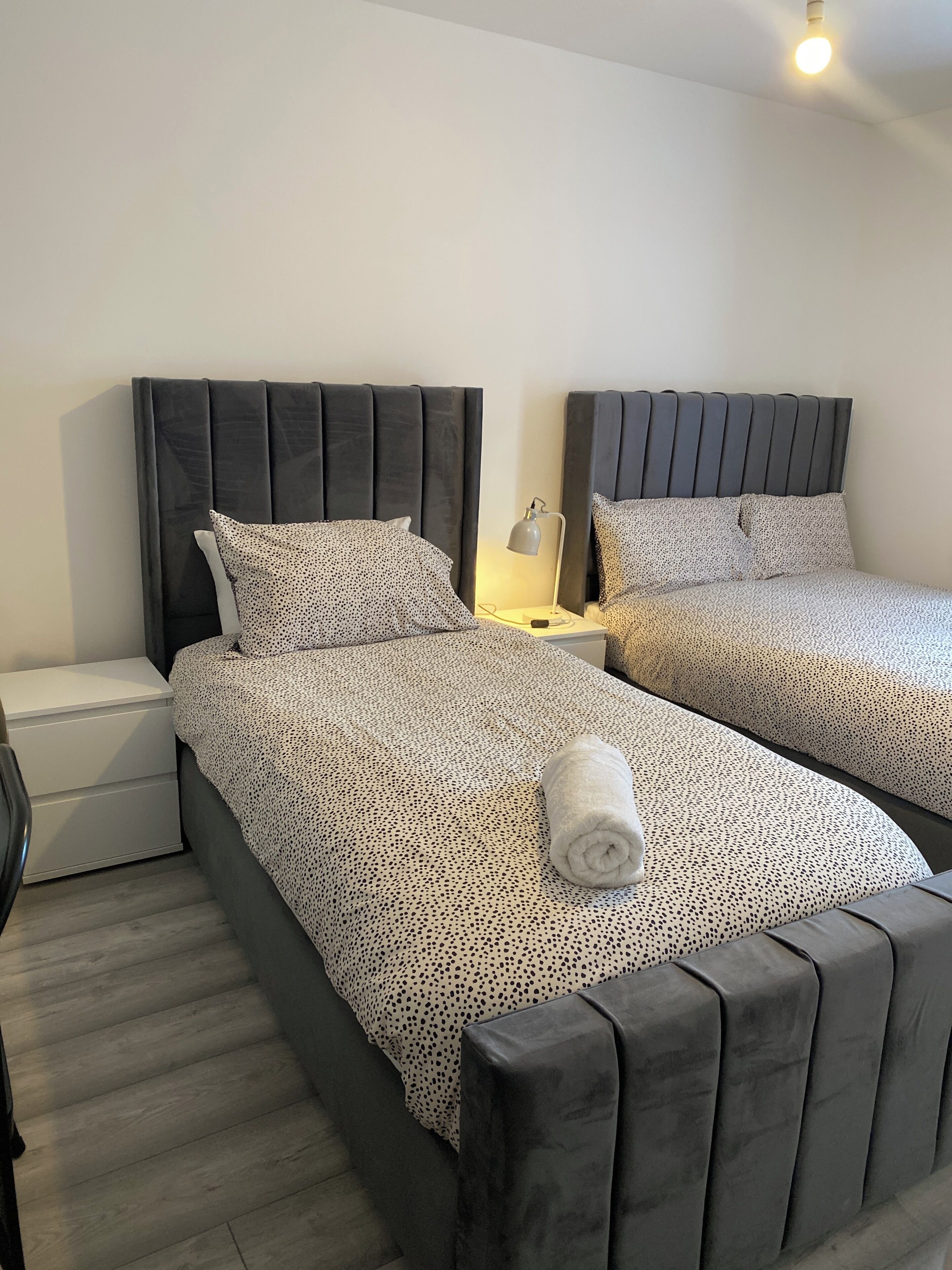 Iron/ironing board, WiFi, bed sheets