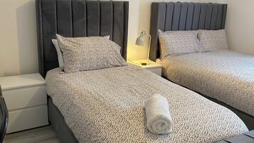 Iron/ironing board, WiFi, bed sheets