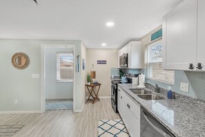 Fridge, microwave, oven, stovetop - Best location in Uptown Maumee! King Bed-W/D-3TVs! (Maumee)