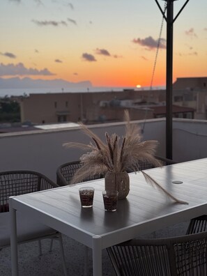 Outdoor dining - Casa Lo Bianco sea view apartment in Terrasini (Terrasini)