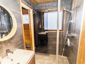 Bathroom - Kelokaltiokylä mökki 58 by Interhome (Kuusamo)