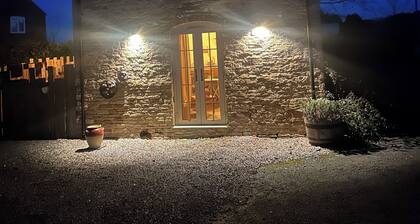 Cozy Barn 300 year old conversion, near Forest of Dean and Ross on Wye on farm.
