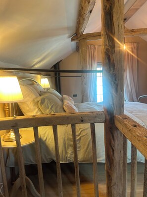 1 bedroom, iron/ironing board, WiFi, bed sheets - Cozy Barn 300 year old conversion, near Forest of Dean and Ross on Wye on farm. (Gorsley)