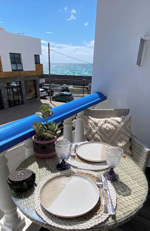 Outdoor dining - Casa Cosy – Terrasse vue océan à El Cotillo (El Cotillo)