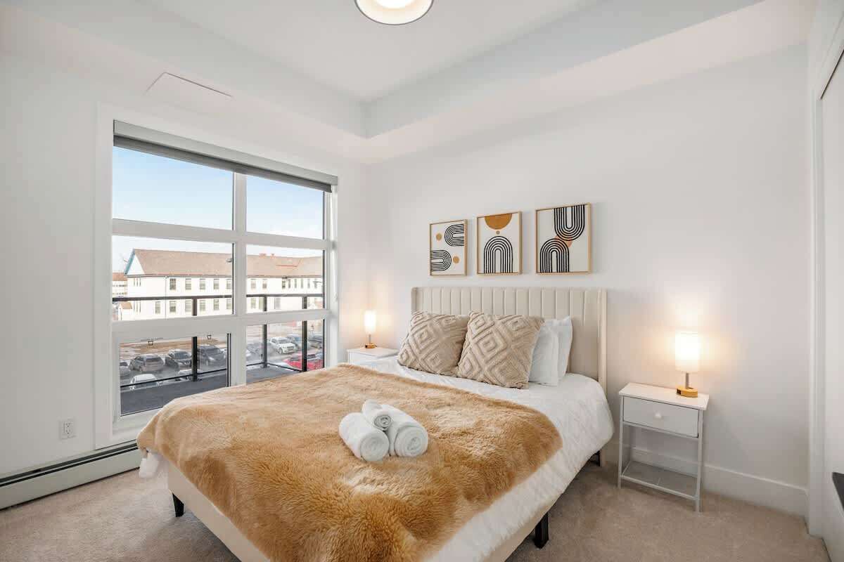 Silitysrauta/-lauta, Wi-Fi, vuodevaatteet