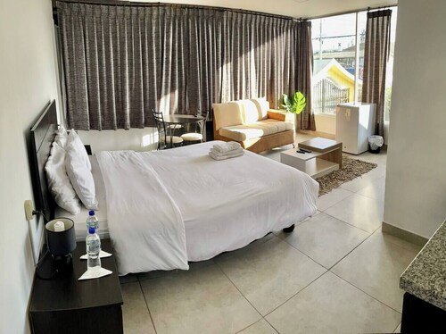 Suite, 24 hrs transporte al aeropuerto