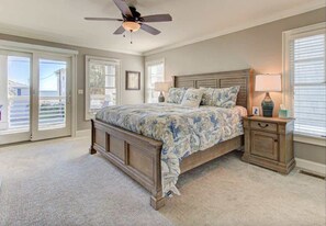 7 bedrooms, iron/ironing board, WiFi, bed sheets - Aloha from Kure South (Kure Beach)