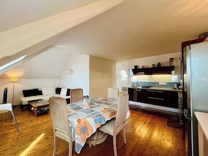 Interior - La Petite Cachette de Grandcamp - Seafront view (Grandcamp-Maisy)