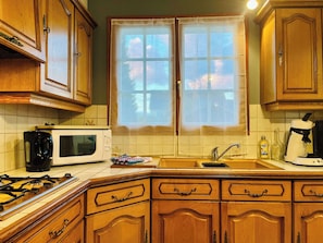 Private kitchen - Le Repos de Sainte mere - House near the center (Sainte-Mère-Église)