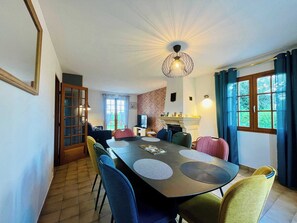 Dining - Le Repos de Sainte mere - House near the center (Sainte-Mère-Église)