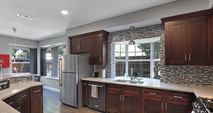 5BR Frisco w/ Pool • Sleeps 14 • Near The Star