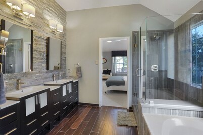 5BR Frisco w/ Pool • Sleeps 14 • Near The Star