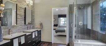 5BR Frisco w/ Pool • Sleeps 14 • Near The Star