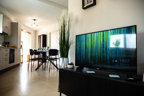 Dining - Rosie - Two Bedroom Apartment (Pietà)