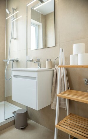 Bathroom - Rosie - Two Bedroom Apartment (Pietà)