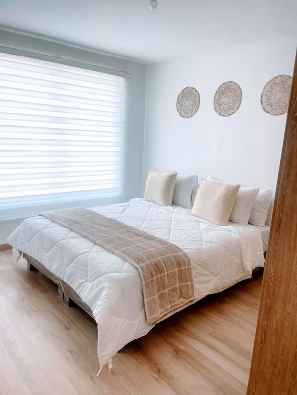 Iron/ironing board, bed sheets - Casa. 24 horas transporte al Aeropuerto (Quito)