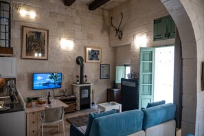 TV - Casa San Carlo `Premium` Valletta - Grand Salon (Valletta)