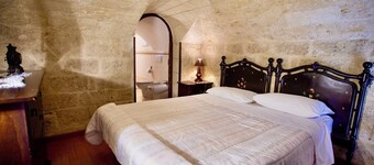 Rustic bivouac with balcony-your relaxing retreat between the sea and downtown