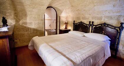 Rustic bivouac with balcony-your relaxing retreat between the sea and downtown