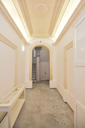 Interior - The George Studio at Grand Harbour View Flats (Il-Furjana)