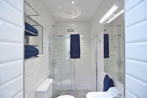 Hair dryer - The George Studio at Grand Harbour View Flats (Il-Furjana)