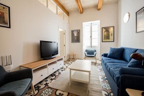 TV - The Elmo Suite at Grand Harbour View Flats (Il-Furjana)