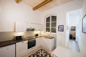 Private kitchen - The Elmo Suite at Grand Harbour View Flats (Il-Furjana)