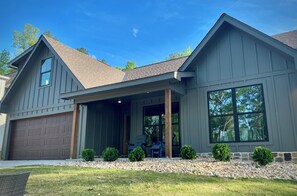 Exterior - Lake Martin Views at Chuck's Marina & Pizza (Dadeville)