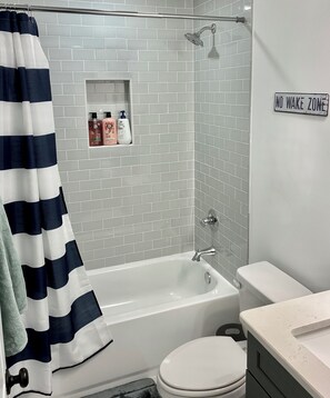 Bathroom - Lake Martin Views at Chuck's Marina & Pizza (Dadeville)