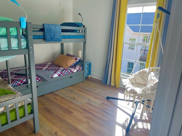 4 habitaciones, tabla de planchar con plancha, wifi y ropa de cama