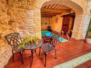 Indoor pool - Ptit Coin Paradis – Prestige, Pool & Jacuzzi (Saint-Hippolyte-de-Montaigu)