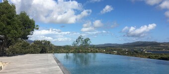 Large house with pool, close to the beach Sea view