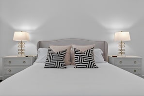 3 bedrooms, iron/ironing board, WiFi, bed sheets - Main Level Luxury Living in Vestavia Hills! (Vestavia Hills)