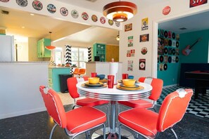 Dining - The Jukebox Joint | Pool table | Ping-Pong | 3 TVs (Del Rio)