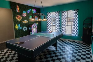Games room - The Jukebox Joint | Pool table | Ping-Pong | 3 TVs (Del Rio)
