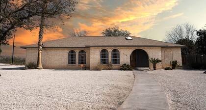 The Jukebox Joint | Pool table | Ping-Pong | 3 TVs