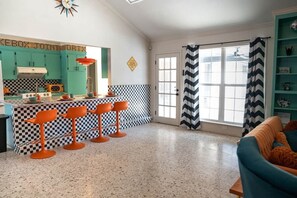 Interior - The Jukebox Joint | Pool table | Ping-Pong | 3 TVs (Del Rio)