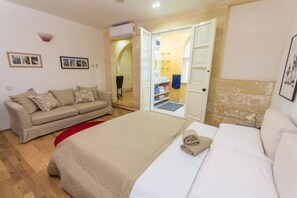 2 chambres, fer et planche à repasser, Wi-Fi, draps fournis