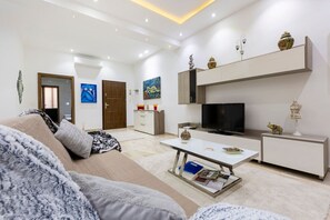 TV - Valletta - Deluxe 3 Bedroom Apartment (Il-Belt Valletta)