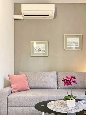 TV - Matthias Two Bedroom - Steps away from Valletta (Il-Furjana)