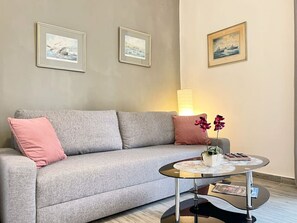 TV - Matthias Two Bedroom - Steps away from Valletta (Il-Furjana)
