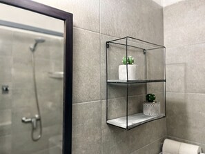 Bathroom - Matthias Two Bedroom - Steps away from Valletta (Il-Furjana)