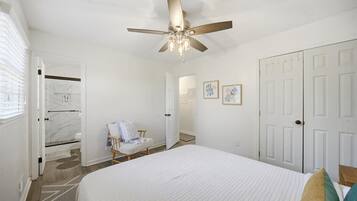 Desk, iron/ironing board, WiFi, bed sheets