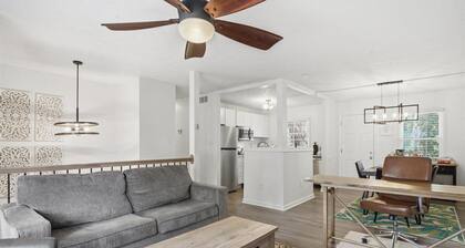 Pet-Friendly Stylish Home Near Arabia Mountain