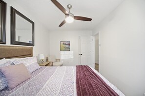 Desk, iron/ironing board, WiFi, bed sheets - Pet-Friendly Stylish  Home Near Arabia Mountain (Conyers)