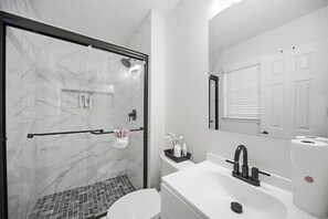 Hair dryer, towels, soap, shampoo - Pet-Friendly Stylish  Home Near Arabia Mountain (Conyers)