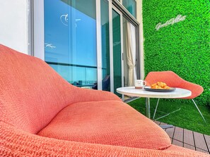 Outdoor dining - Upgrade Unit with Sea View (Madinat Zayed)